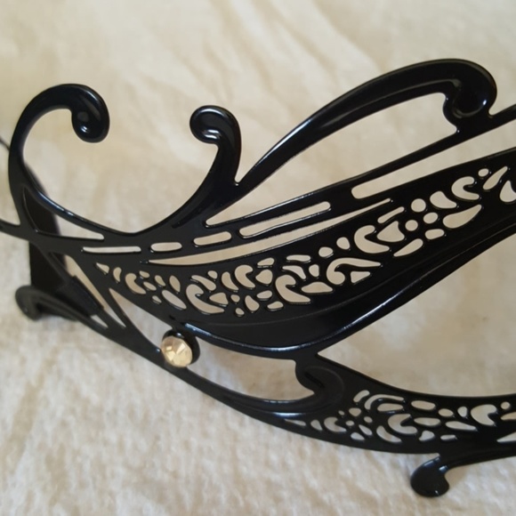 Black Halloween Mask with Rhinestones - Picture 4 of 5